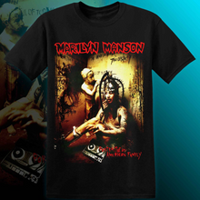 Cargar imagen en el visor de la galería, POLERA MARILYN MANSON - PORTRAIT OF AN AMERICAN FAMILY