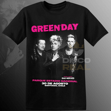 Cargar imagen en el visor de la galería, POLERA GREEN DAY - PARQUE ESTADIO NACIONAL CHILE (LETRAS ROSADAS)
