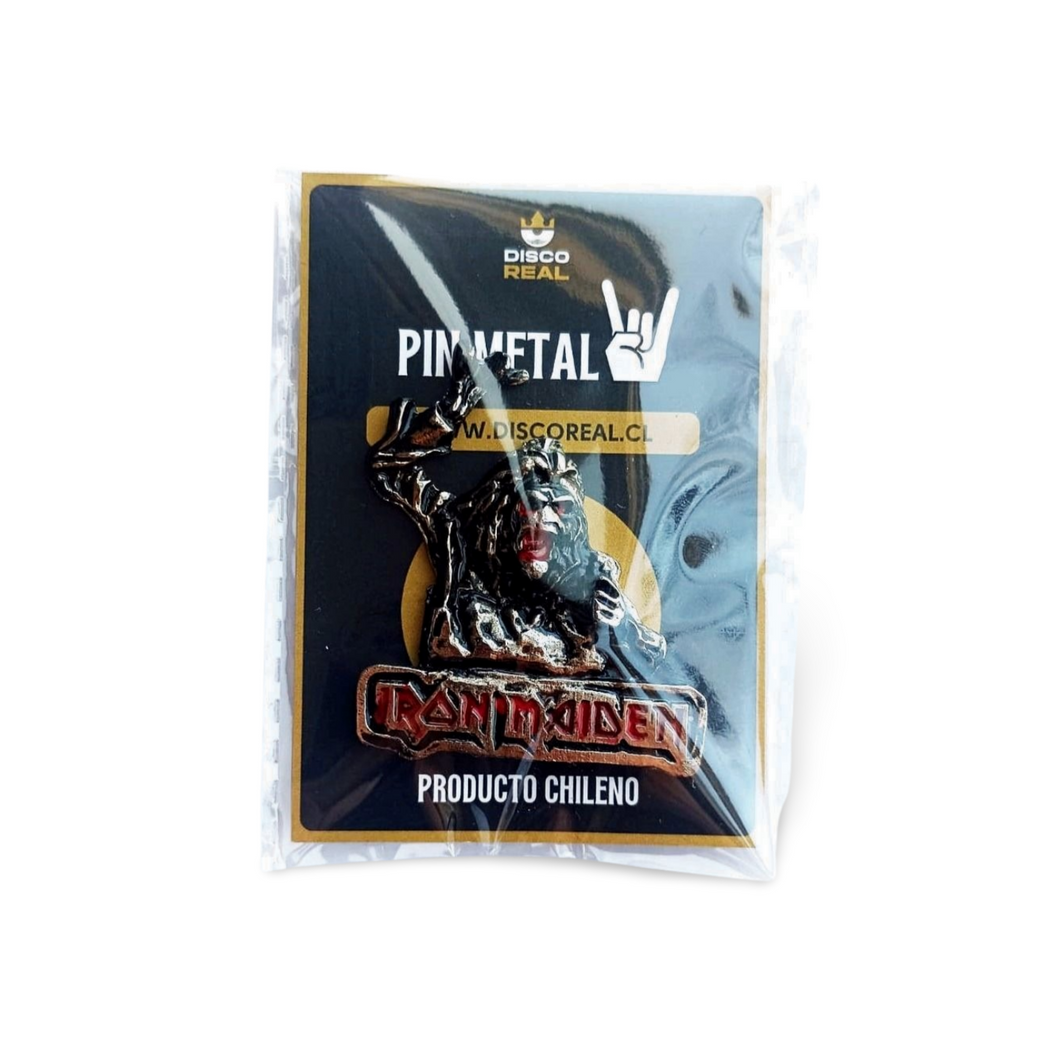 PIN METAL - IRON MAIDEN EDDIE (LETRAS ROJAS)